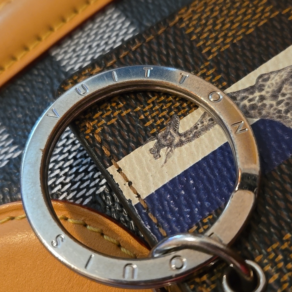 Louis Vuitton Damier Ebene Giraffe Key Holder Charm Jake and Dinos Chapman 2017 - Picture 7 of 9